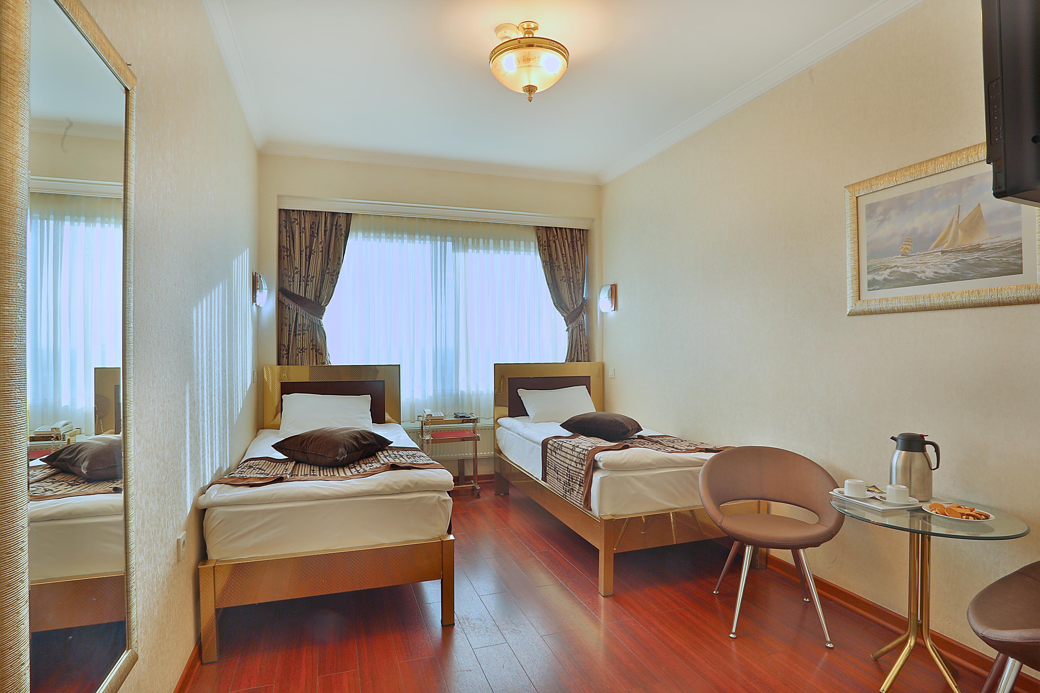 Grand Madrid Hotel Истанбул Екстериор снимка